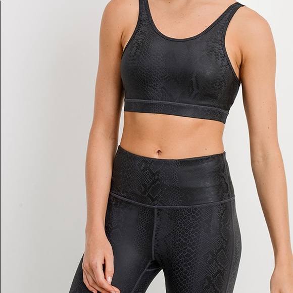 NWT!🥰 Black Mamba Snake Foil Bra & Leggings Set - Picture 1 of 9